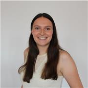 Psicopedagoga que ofrece clases de refuerzo escolar y métodos de aprendizaje adecuados a las necesidades del alumno